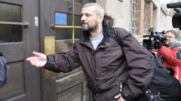 Poslanec Roman Pekárek nastoupil v Hradci Králové do vězení