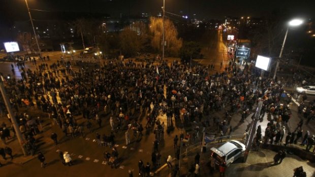 Bulharské protesty proti cenám elektřiny paralyzují zemi.