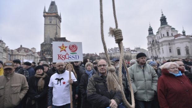 Protestní shromáždění s názvem Nedovolme návrat komunistů k moci