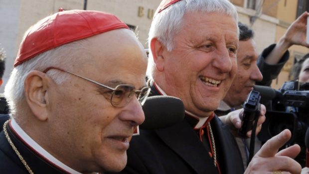 Shromáždění kardinálové čelí velkému mediálnímu zájmu. Výjimkou nejsou Giuseppe Versaldi z Itálie a Jose Saraiva Martins z Portugalska
