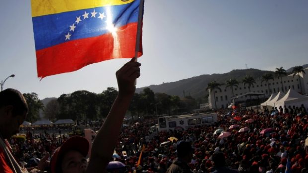 Na pohřeb prezidenta Huga Cháveze dorazily tisíce Venezuelanů