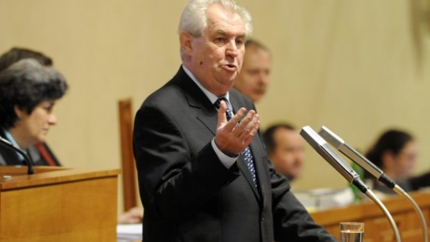 Miloš Zeman při projevu v senátu. 21. 3. 2013