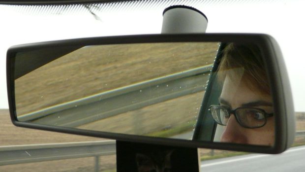 Řidička s brýlemi