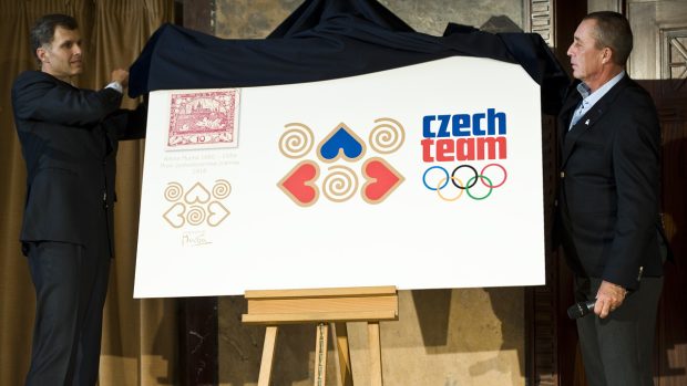 Předseda ČOV Jiří Kejval a Ivan Lendl odhalují motiv pro oblečení české výpravy pro Hry v Soči 2014