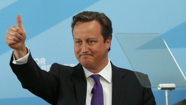 Britský premiér David Cameron nevyloučil, že jeho Konzervativní strana navrhne přijetí zákona, který by garantoval všelidové hlasování ještě před rokem 2015