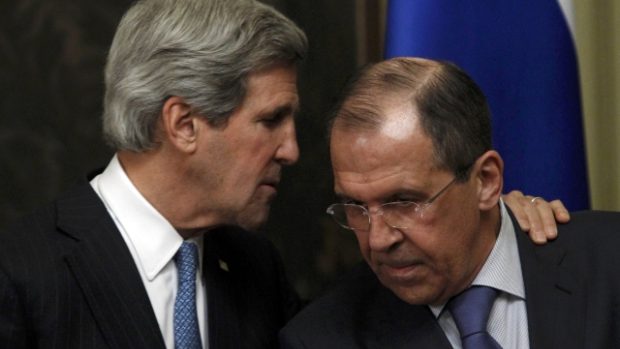 Šéf americké diplomacie John Kerry a jeho ruský protějšek Sergej Lavrov