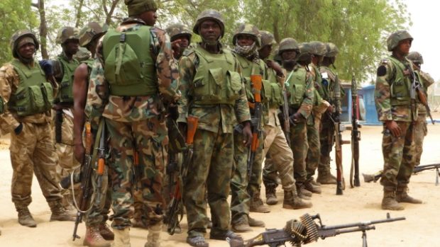 Nigerijští vojáci bojují proti povstalcům z hnutí Boko Haram