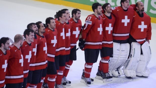 Hokejisté Švýcarska po vítězném semifinálovém duelu proti USA