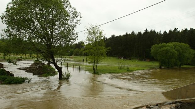 Klabava v Nové Huti na Rokycansku dosáhla třetího stupně povodňové aktivity