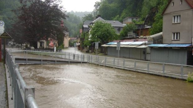 Stoupající hladina Kamenice v Hřensku.