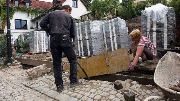 V pražské Hostivaři začal úklid po povodních