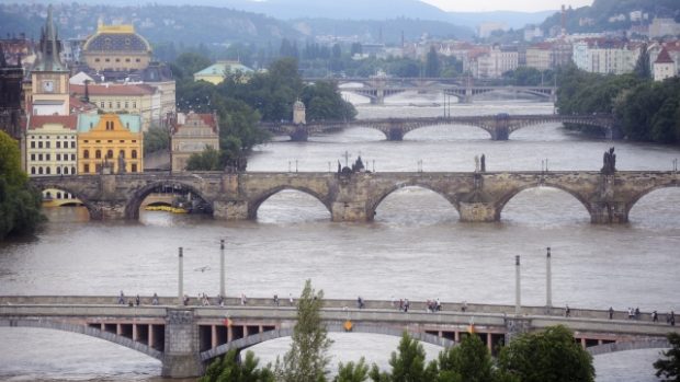 Praha se vzpamatovává z povodně – pohled na Vltavu