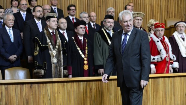 Prezident Miloš Zeman jmenoval v pražském Karolinu nové vysokoškolské profesory