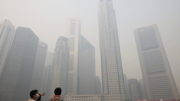 Obyvatele Singapuru dusí smog