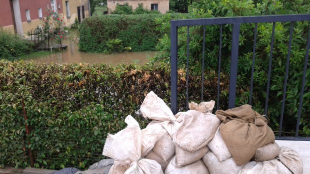 Situace v obci Višňová na Frýdlantsku, kde se 25. června rozvodnila řeka Smědá