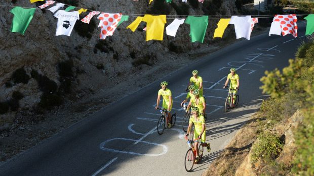 Čeští koloběžkáři na trati tour de France