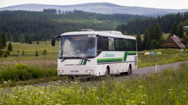 Turisté na Šumavě mohou i letos využívat Zelené autobusy, které mají snížit počet osobních automobilů v národním parku