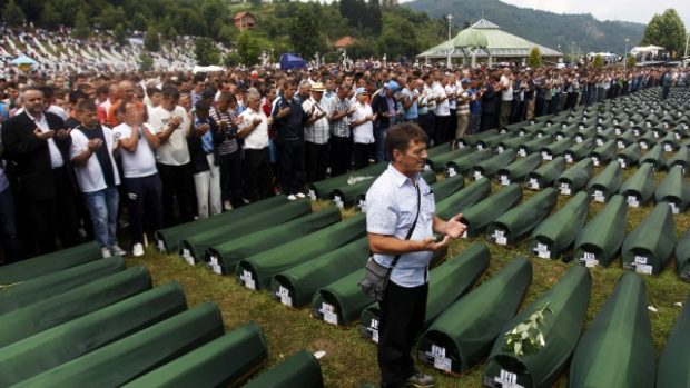 V Bosně uctili památku 409 nově identifikovaných obětí Srebrenického masakru