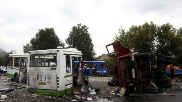 Kamion plný štěrku nedal přednost autobusu na moskevském předměstí v oblasti obce Oznobišino