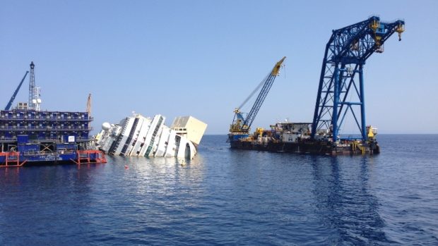 Ztroskotaná loď Costa Concordia