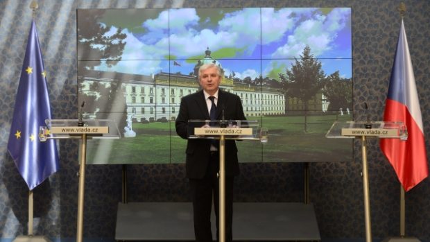 Premiér Jiří Rusnok oznamuje, že kabinet schválil své programové prohlášení