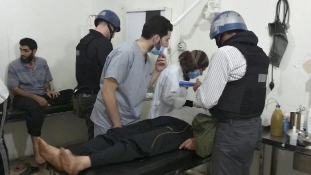 Inspektoři OSN hledají na předměstí Damašku stopy po použití chemických zbraní
