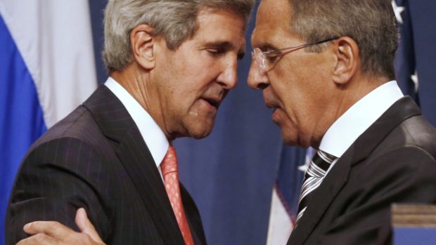 Americký ministr zahraničí John Kerry se svým ruským protějškem Sergejem Lavrovem