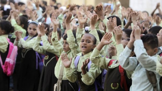 Egyptské děti v první den školy