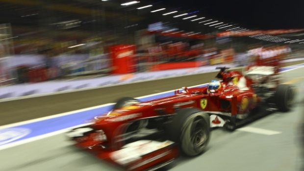 Fernando Alonso během Velké ceny v Singapuru