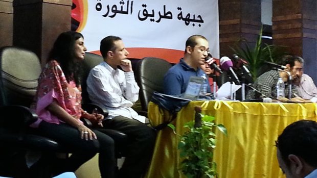 Zástupci Fronty revoluční cesty se představili veřejnosti na tiskové konferenci v Káhiře