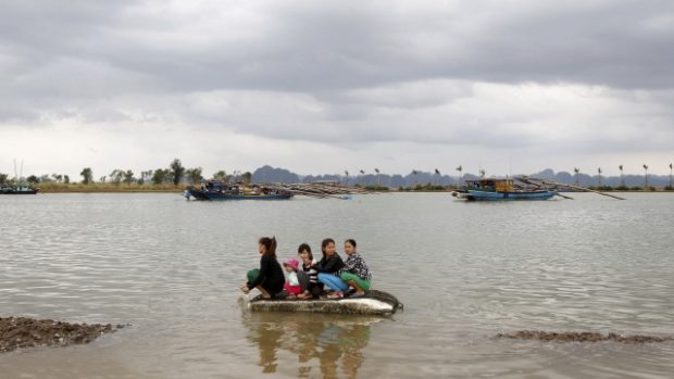 Velká voda už vyhnala z domovů desetitisíce Vietnamců