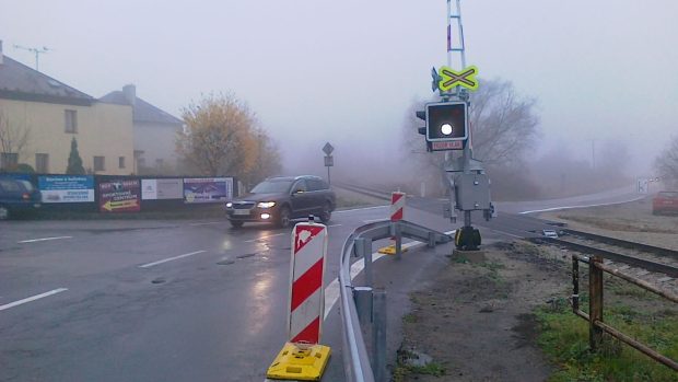 Problémový přejezd na výpadovku z Třebíče na Jihlavu, hlavní silnice 1/23