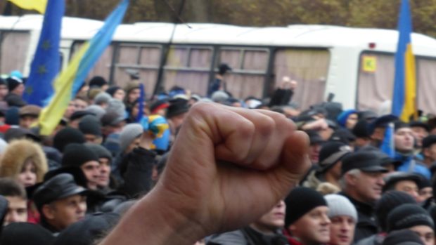Kyjev 3. prosince 2013 objektivem Martina Dorazína: Mítink na náměstí Nezávislosti a před budovou parlamentu