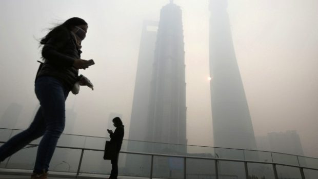 Šanghaj zažívá nejhorší smogovou kalamitu v historii města