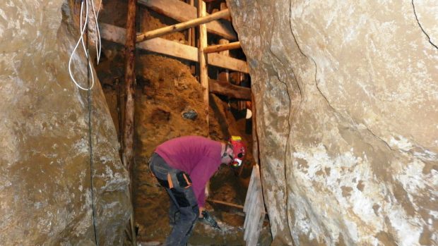 Úpravy prohlídkové trasy Punkevních jeskyní. Z podzemí jeskyňáři vyvezou tuny materiálu
