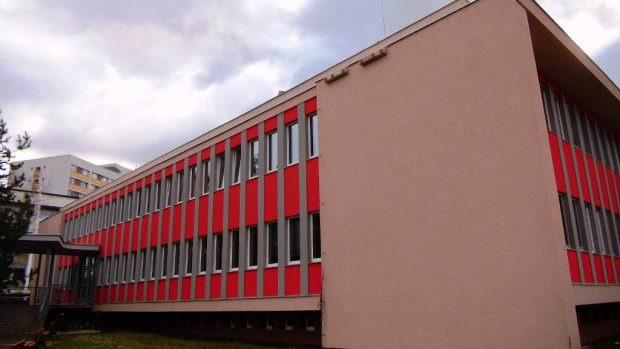 Rorýsí budky na budově Přírodovědedecké fakulty Univerzity Palackého v Olomouci