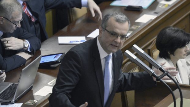 Místopředseda TOP 09 Miroslav Kalousek  na mimořádné schůzi sněmovny, která začala včera