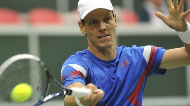 Tomáš Berdych si poradil s Igorem Sijslingem a srovnal skóre daviscupového utkání