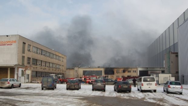 Požár polystyrenu v budově bývalých mrazíren v Kladně