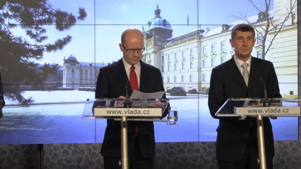 Premiér a šéf ČSSD Bohuslav Sobotka a vicepremiér a předseda ANO Andrej Babiš