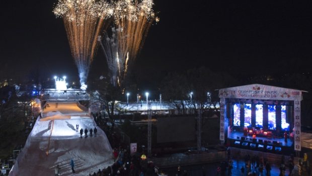 Ohňostrojem vyvrcholilo slavnostní otevření Olympijského parku Soči - Letná 2014 v Praze