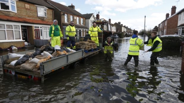 Povodňová situace v Británii se podle meteorologů ještě zhorší