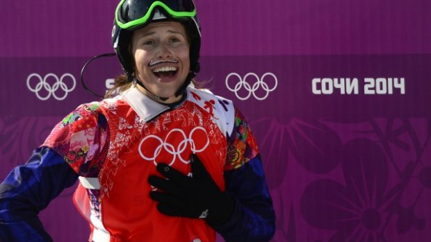 Eva Samková se stala olympijskou vítězkou ve snowboardcrossu a získala první české zlato v Soči