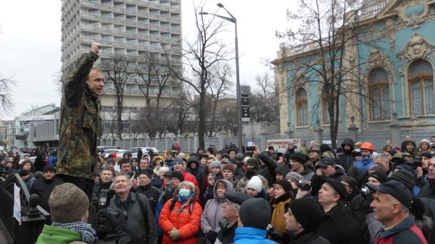 Ukrajina, Kyjev. Demonstrace před budovou parlamentu