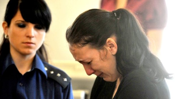 Jednatřicetiletá žena z Vlasatic na Brněnsku půjde za vraždu svých tří novorozených dětí na 22 let do vězení. Rozhodl o tom Krajský soud v Brně