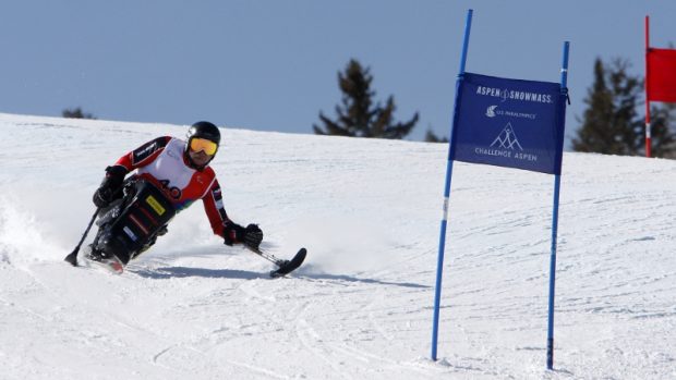 Závodník na monoski Oldřich Jelínek