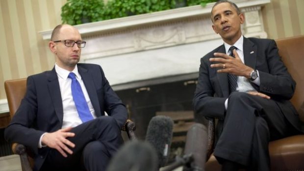Ukrajinský premiér Arsenij Jaceňuk a prezident USA Barack Obama spolu jednali v Oválné pracovně Bílého domu