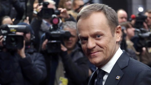 Zoufalé rodiče se snaží uklidňovat polský premiér Donald Tusk