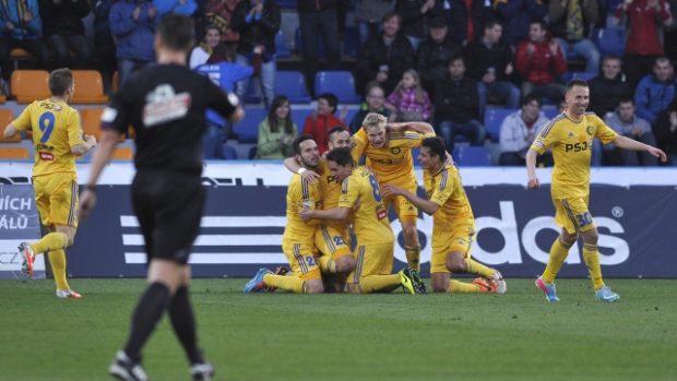 Jihlavští fotbalisté se radují z druhého gólu