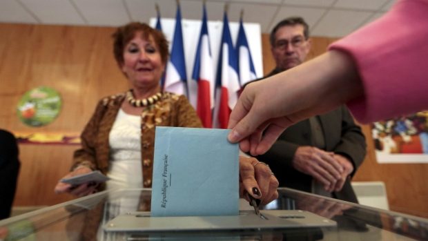 Francouzi opět zamířili k volebním urnám, ve druhém kole vybírají starosty a zastupitele